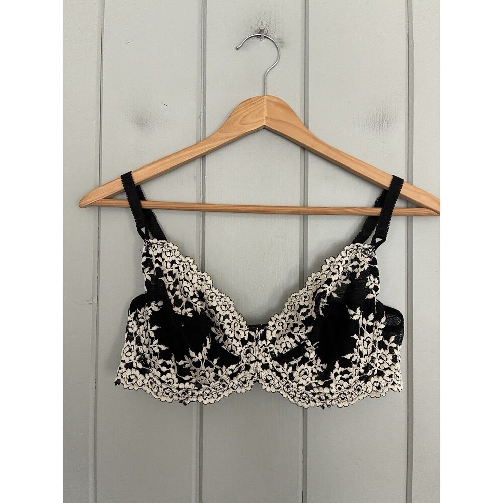 Wacoal Embrace Lace Underwire Bra Size 36C Black Floral Embroidered 65191